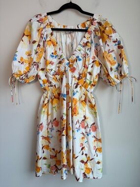 NWT Abercrombie Bright Floral V Neck Tie Arm Fit & Flare Mini Dress - M